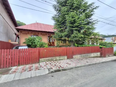 CASA SI TEREN DE VANZARE  IN TARGU OCNA - foto 2