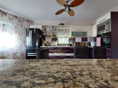 Vila de vanzare P+1 si  4200 mp teren in Com Livezi - foto 6