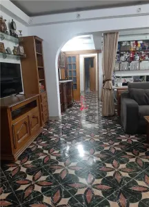 Apartament 4 cam transformat in 3 Piata Minis - foto 3