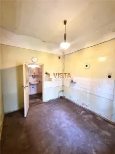 Garsoniera cu gradina in Centrul Vechi Brasov. Liniste, spatiu verde si potential - foto 4