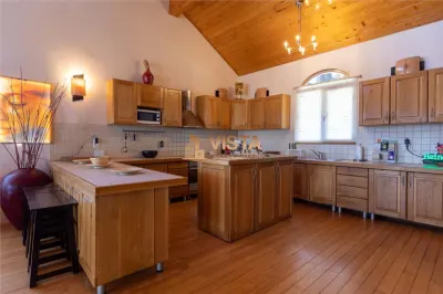 Exclusivitate! Colt de Rai: Casa cu arhitectura deosebita, cu acces direct la rau, Rasnov - foto 9