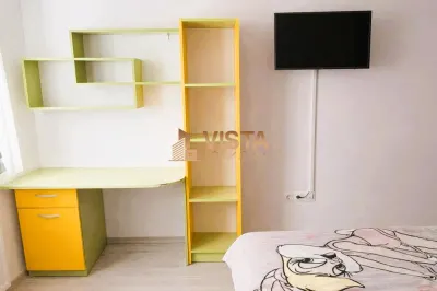 Apartament 3 camere mobilat si utilat. Parcare si boxa incluse in pret. Zona Tractorul -Coresi - foto 4