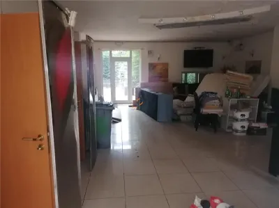 Pensiune Azil Spatiu Comercial Calea Girocului - foto 12