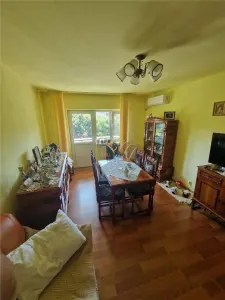 Decomandat 3 Camere 2 Bai 2 Balcoane Zona  Aradului - foto 3