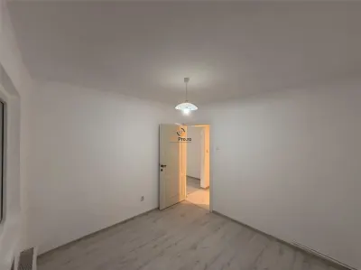 Apartament recent renovat cu centrala proprie parter zona Sagului - foto 8