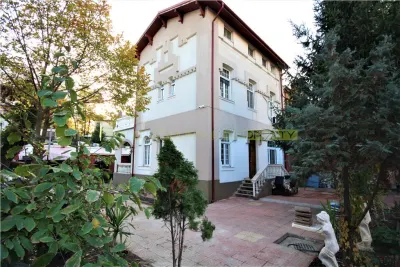 Corp vila, ideal locuinta, cu piscina si curte proprie in centru, Bucuresti - foto 18