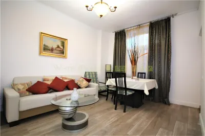 Corp vila, ideal locuinta, cu piscina si curte proprie in centru, Bucuresti - foto 3