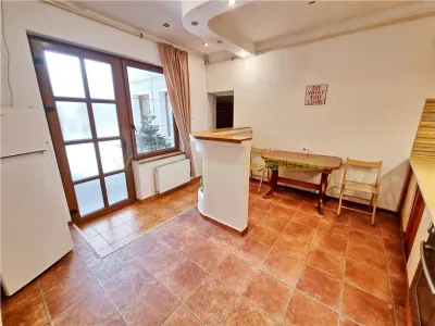 Garsoniera spatioasa de inchiriat in Centrul Istoric al Brasovului - foto 16
