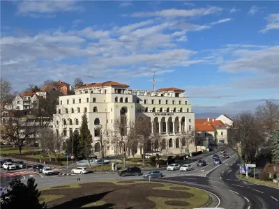 Garsoniera deosebita in Centrul Istoric Palatul Soarelui - foto 6