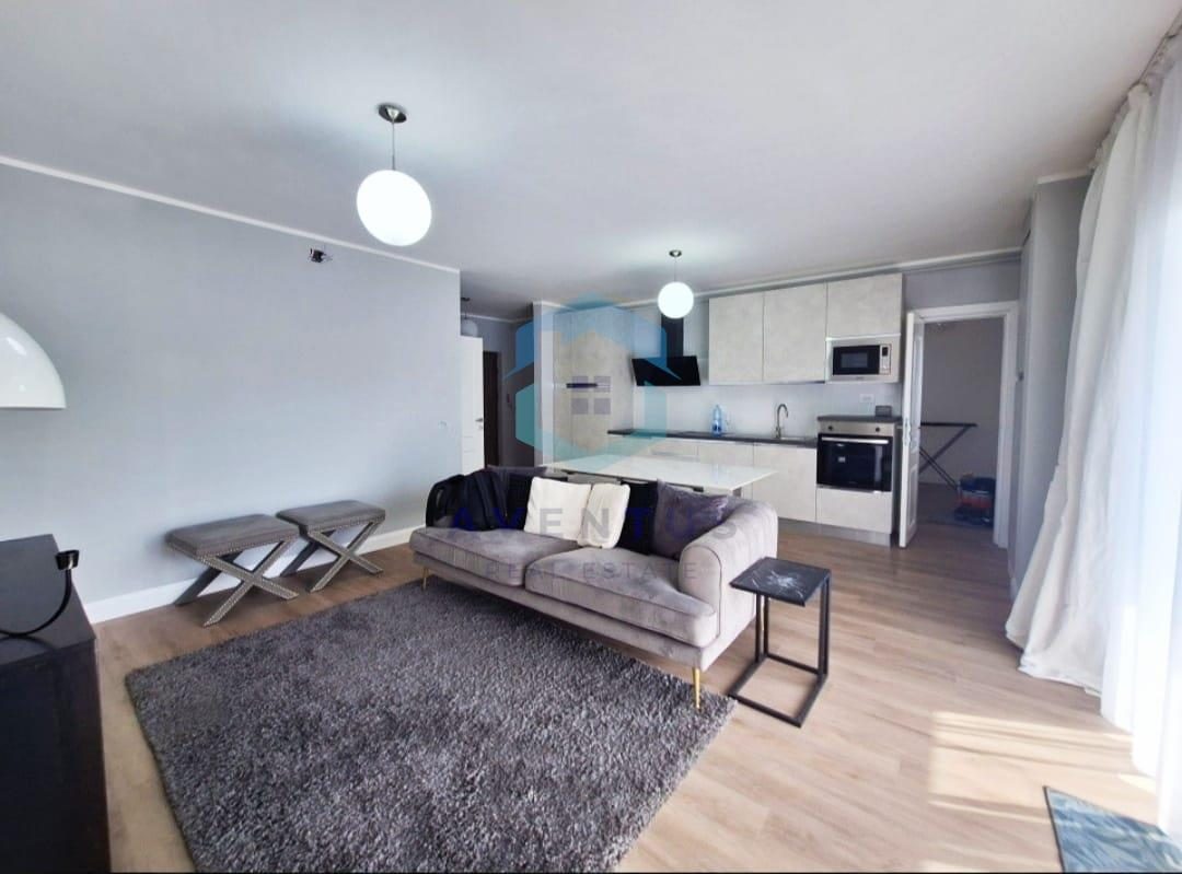 Apartament 3 camere plus parcare/ zona Tineretului - Floresti