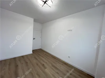 De vanzare apartament cu 3 camere decomandate cu 2 balcoane si loc de parcare in zona Calea Surii Mici - foto 11