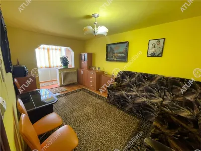 De vanzare apartament cu 3 camere decomandate si balcon situat in zona Vasile Aaron din Sibiu - Sibiu