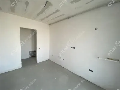 Apartament de vanzare la cheie cu 2 camere  debara balcon si gradina proprie zona Doamna Stanca/Selimbar - foto 3