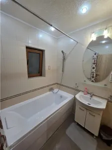 De inchiriat apartament cu 3 camere decomandate 2 balcoane si loc parcare situat in zona Tilisca din Sibiu - foto 12