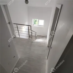 De vanzare casa cu 4 camere decomandate si gradina in zona Bavaria in Sibiu - foto 13