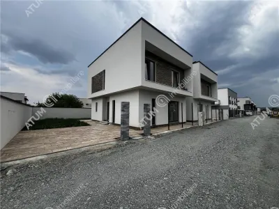 De vanzare casa cu 4 camere decomandate 2 bai si teren de 200 mp in Selimbar zona Triajului - foto 2