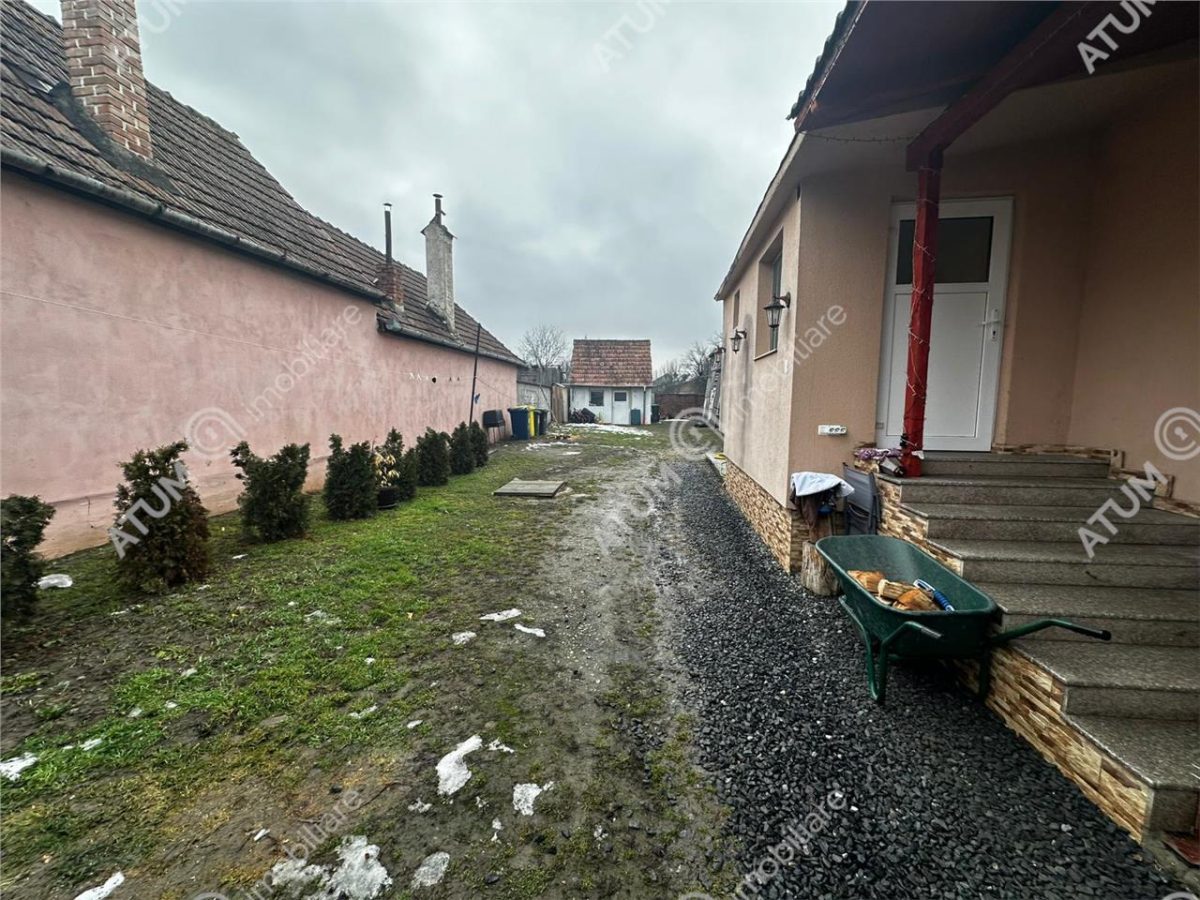 De vanzare casa individuala si teren de 863 mp in Cristian zona Primarie - Cristian