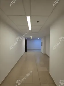 Spatiu comercial generos de inchiriat situat pe Calea Dumbravi in Sibiu - foto 11