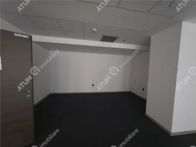 Spatiu comercial generos de inchiriat situat pe Calea Dumbravi in Sibiu - foto 10