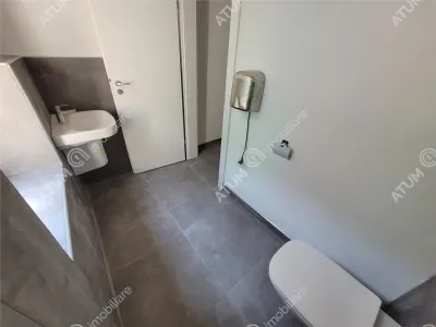 De inchiriat spatiu comercial de 225 mp cu 3 locuri de parcare in Zona Industriala Est Sibiu - foto 6