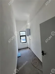 De inchiriat spatiu comercial de 225 mp cu 3 locuri de parcare in Zona Industriala Est Sibiu - foto 8