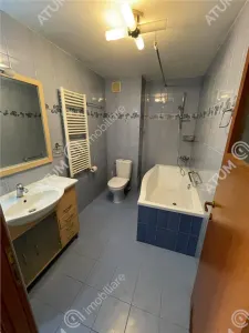 De inchiriat apartament cu 3 camere balcon si loc parcare in zona Ciresica din Sibiu - foto 10