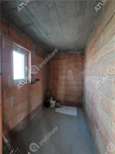 De vanzare casa cu 5 camere si gradina de 415 mp din Selimbar in Sibiu - foto 2