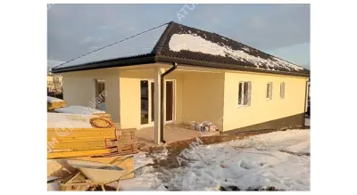 Casa individuala cu 4 camere si curte libera 340 de mp in orasul Cisnadie din Sibiu - foto 3