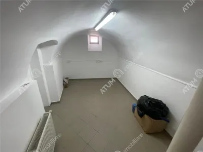 Spatiu comercial de inchiriat cu vad stradal in zona ultracentrala din Sibiu - foto 6