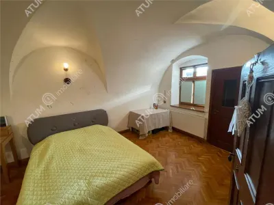 De vanzare apartament cu 2 camere decomandate la casa in zona ultracentrala Sibiu - foto 4