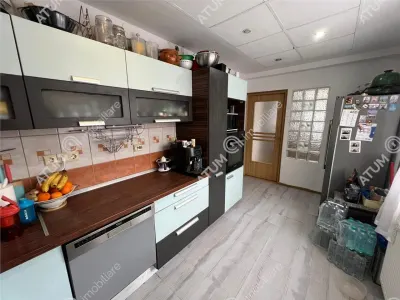 De vanzare casa individuala cu 5 camere 2 bai garaj amplasata pe teren de 290 mp situata in apropierea Mall Selimbar - foto 8