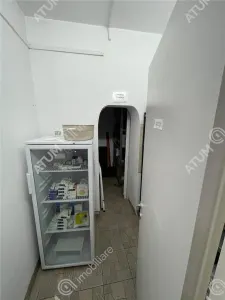 De inchiriat spatiu comercial cu vad stradal in zona centrala din Selimbar - foto 10