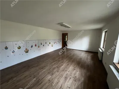 De inchiriat spatiu comercial/casa individuala cu 10 camere si teren de 600 mp in zona Piata Cluj din Sibiu - foto 13