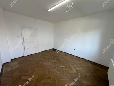 Casa individuala cu 3 camere de inchiriat garaj si teren de 200 mp situata in zona Calea Dumbravii din Sibiu - foto 8