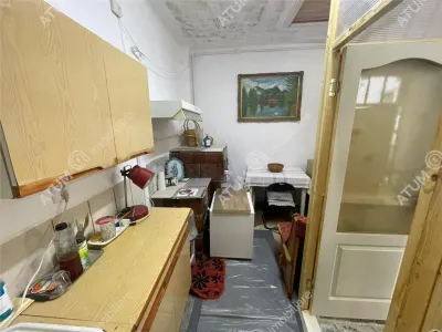 De vanzare apartament cu 2 camere cu balcon garaj curte si 2 pivnite in zona ultracentrala din Sibiu - foto 16