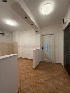 Apartament 2 camere de vanzare Sibiu, Bd. Mihai Viteazu, 52 mp utili, renovat. - foto 3