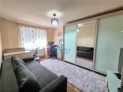 Apartament 2 camere, decomandat Cetate 90000 euro - foto 1