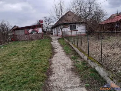 Casa (fost bar) de vanzare in centru Lazuri - foto 2