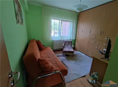 De vanzare apartament cu 2 camere strada Paulestiului - foto 4