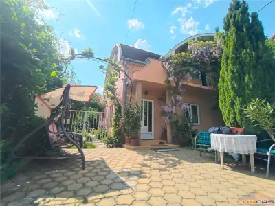 Casa de vanzare pe strada Corvinilor - foto 2