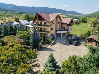 Pensiune profitabila la Varatec, 683mp - foto 2