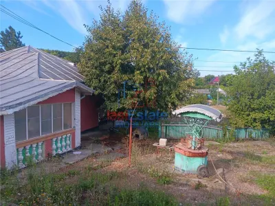 Zona Vorovesti str Principala TEREN 1200mp cu CASA batraneasca 64mp toate utilitatile - foto 4