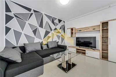 Apartament cu 3 camere tip Penthouse de inchiriatzona Bujac - foto 2