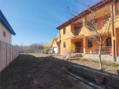 Casa cu etaj in Zadareni de vanzare - foto 11
