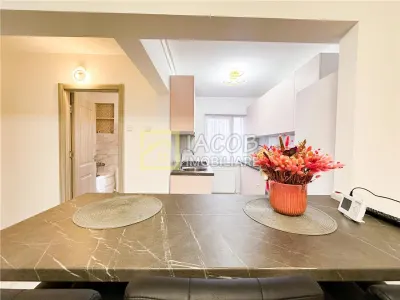 3 camere de inchiriat | Cornisa Bistritei - foto 1