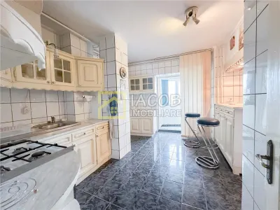 Apartament spatios de 2 camere, de inchiriat – zona centrala, Str. 9 Mai, Bacau - foto 4