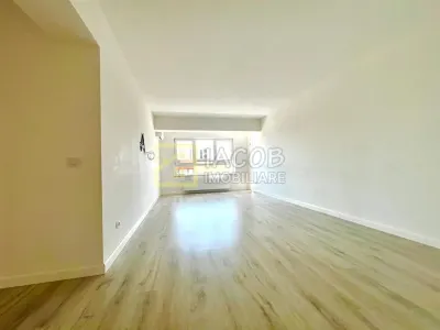 Apartament 3 camere semidecomandate Arena Residence Bacau - foto 6