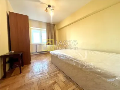 De inchiriat, apartament doua camere, langa liceul Vranceanu - Parcul Catedralei - Bacau