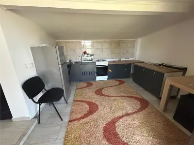 Casa spatioasa de vanzare in Decebal, judetul Satu Mare | 4 dormitoare | Teren 900 mp | Ideala pentru familie sau investitie - foto 5
