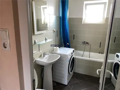 De inchiriat:Apartament cu 2 camere in zona Central - foto 4